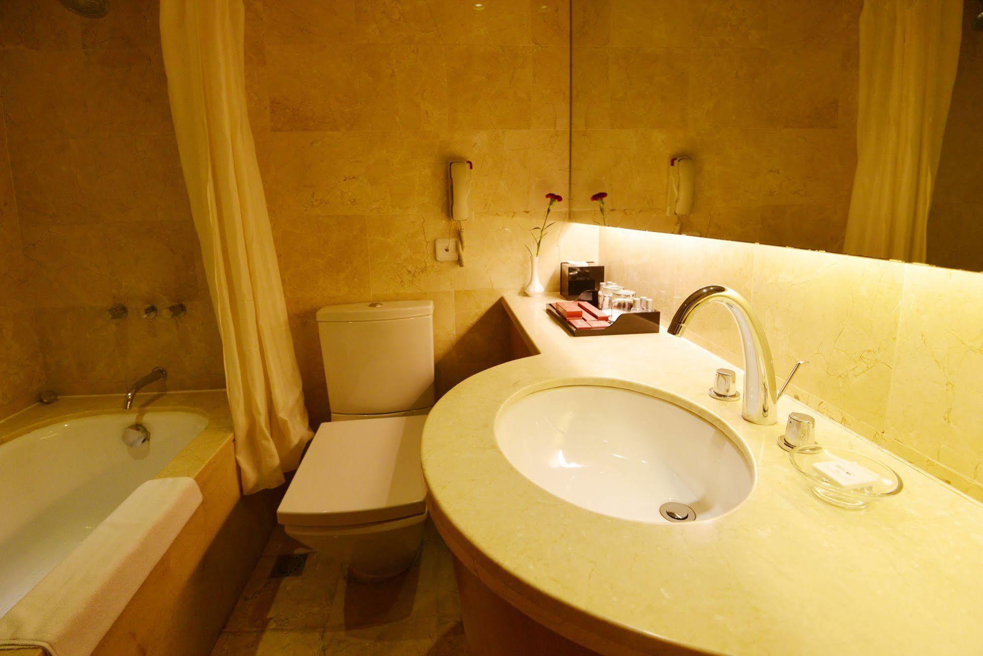 Qingdao Wu Sheng Guan Holiday Hotel Exterior photo